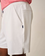 Johnnie-O Men's 7-Inch Jumpin Ribbed Knit Performance Shorts - White